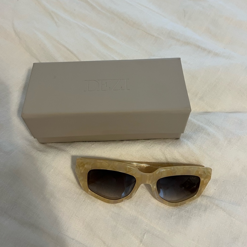 DEZI Marble Tan Sunglasses